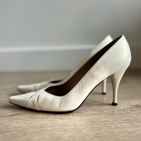Vintage Stuart Weitzman White/Cream Pointed-Toe Leather Pumps Heels - Picture 5 of 9